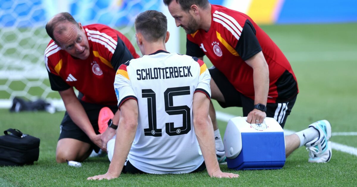 Schlotterbeck wurde behandelt und hielt noch bis zur Halbzeitpause durch.