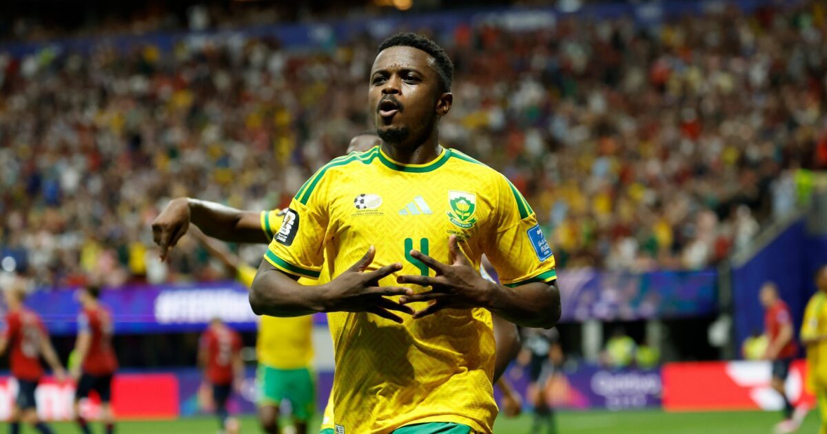 Teboho Mokoena jubelt nach seinem verwandelten Elfmeter.