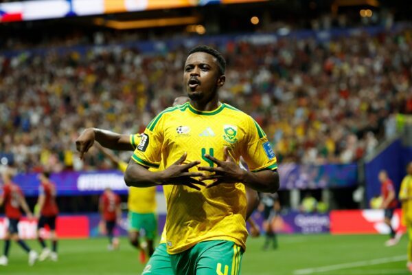 Teboho Mokoena jubelt nach seinem verwandelten Elfmeter.