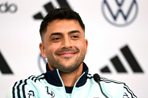 Nadiem Amiri findet den WM-Hit der deutschen Fans gut.