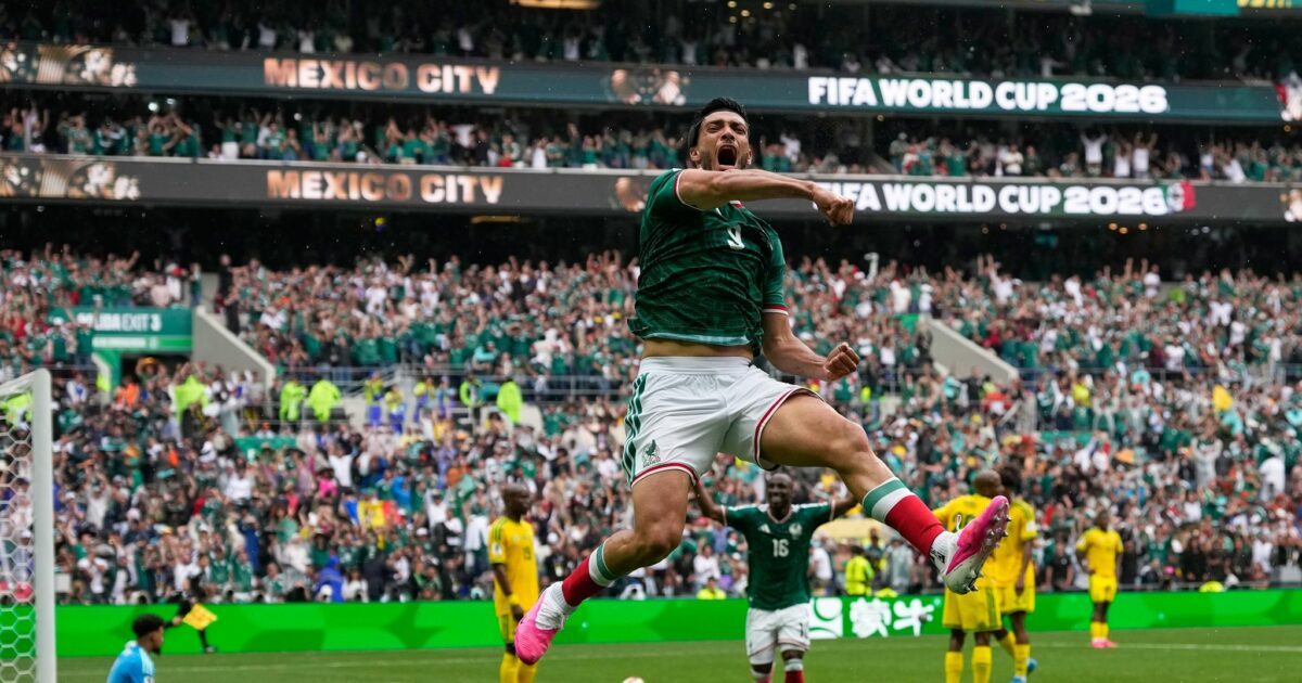 Raúl Jiménez nach seinem Tor zum 2:0.