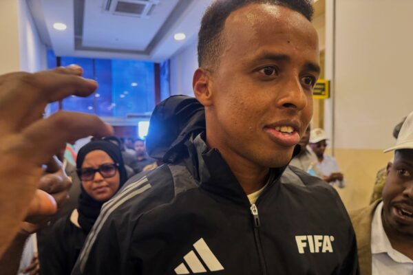 Schiedsrichter Omar Artan wurde nach seiner Rückkehr nach Somalia gefeiert. (Archivbild)