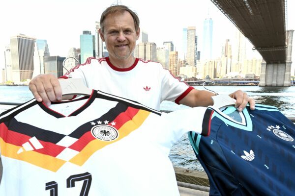 Adidas-Chef Björn Gulden berichtete über die Anzahl verkaufter Trikots.