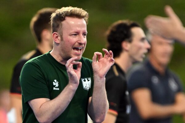 Für Herren-Bundestrainer André Henning steht aktuell die WM-Vorbereitung im Mittelpunkt. (Archivbild)