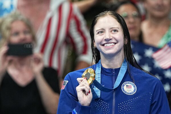 US-Schwimmerin Kate Douglass ist Olympiasiegerin über 200 Meter Brust. Nun verbesserte sie den Weltrekord über 50 Meter Freistil. (Archivbild)