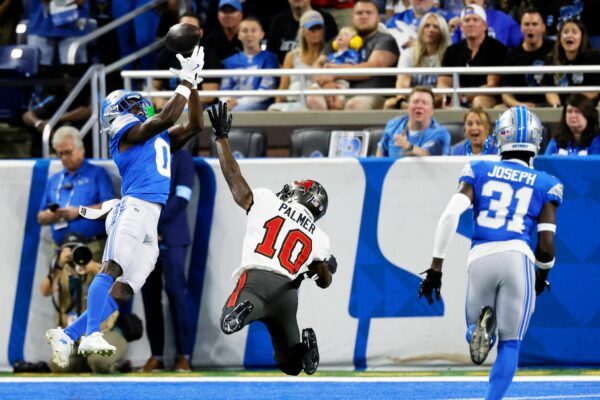 Terrion Arnold (l) von den Detroit Lions ist festgenommen worden. (Archivbild)