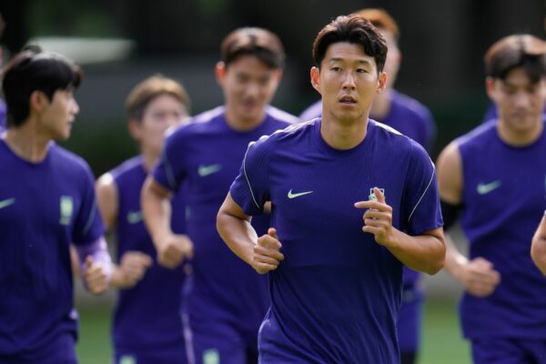 Südkoreas Fußball-Nationalmannschaft und ihr Star Heung-Min Son sollen im Training ausspioniert worden sein. (Archivbild)