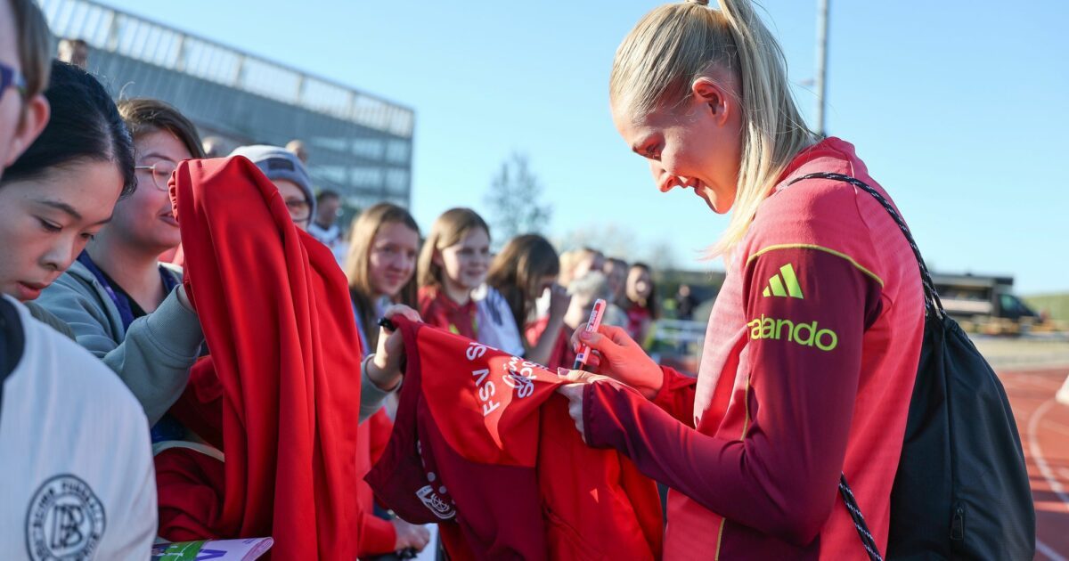 Kehrt in die Startelf der DFB-Auswahl zurück: Abwehrchefin Janina Minge. (Archivbild)