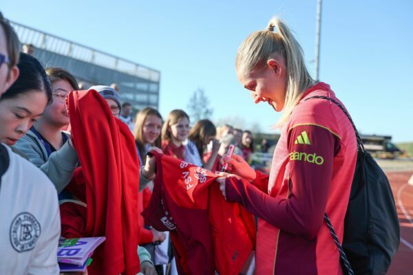 Kehrt in die Startelf der DFB-Auswahl zurück: Abwehrchefin Janina Minge. (Archivbild)