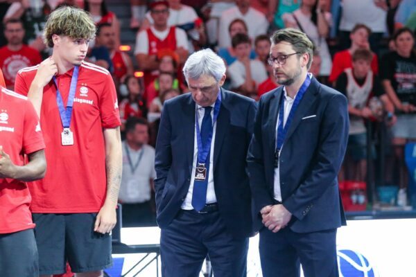 Bayern-Coach Pesic resigniert nach der Final-Niederlage.