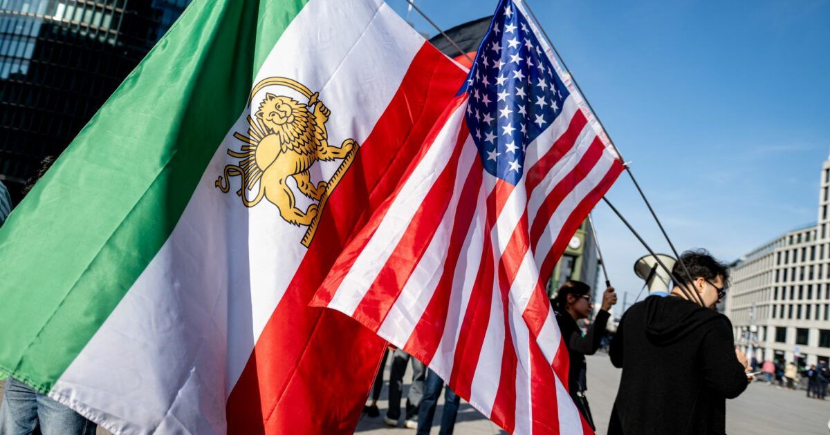 Die historische Iran-Flagge mit dem Löwen und der Sonne ist im WM-Stadion in Los Angeles verboten. (Archivbild)