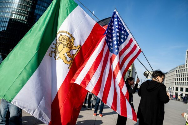 Die historische Iran-Flagge mit dem Löwen und der Sonne ist im WM-Stadion in Los Angeles verboten. (Archivbild)