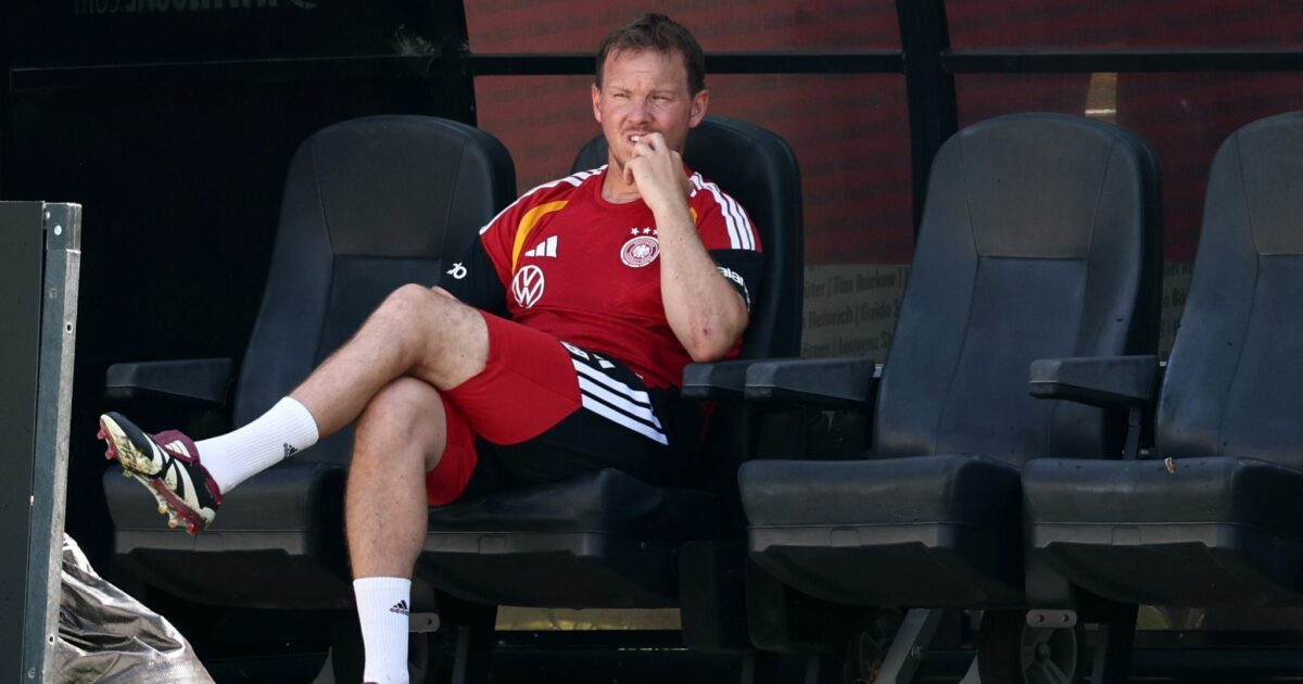 Der Bundestrainer ist froh über jeden Schattenplatz.