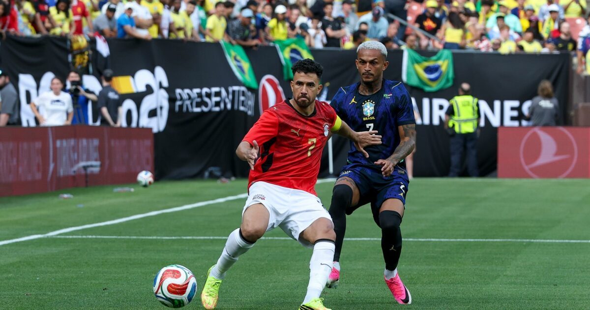 Ohne Sterne durch die WM: Ägyptens Mittelfeldspieler Mahmoud Hassan Trezeguet (l). (Archivbild)