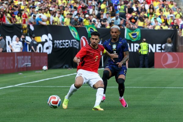 Ohne Sterne durch die WM: Ägyptens Mittelfeldspieler Mahmoud Hassan Trezeguet (l). (Archivbild)