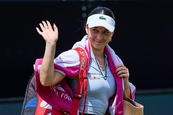 Tennisspielerin Eva Lys wird immer wieder von ihrer rheumatischen Autoimmunerkrankung beeinträchtigt.