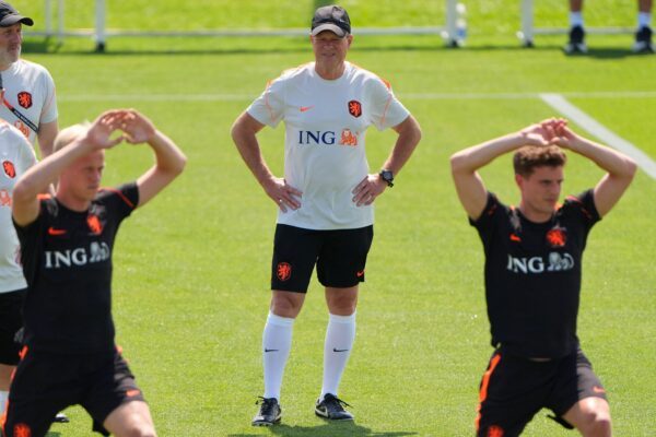 Ronald Koeman blickt optimistisch Richtung WM-Auftaktspiel gegen Japan.