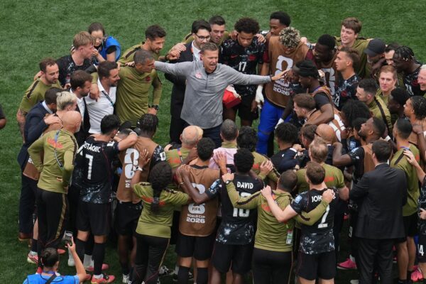 Alle zusammen: Kanada steht erstmals in seiner Geschichte im WM-Achtelfinale.
