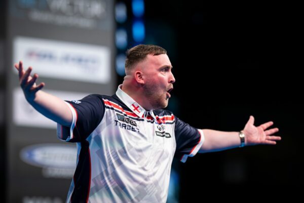 Der englische Darts-Star Luke Littler ist erstmals Team-Weltmeister.