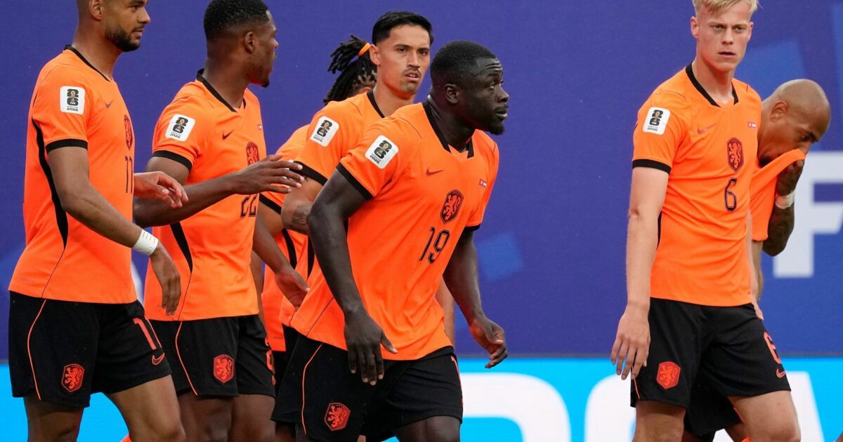 Früher Jubel: Hollands Fußballer legten gegen Tunesien schnell zwei Tore vor.