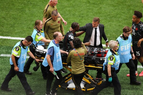 Kanadas Ismaël Koné erlitt gegen Katar einen Beinbruch.