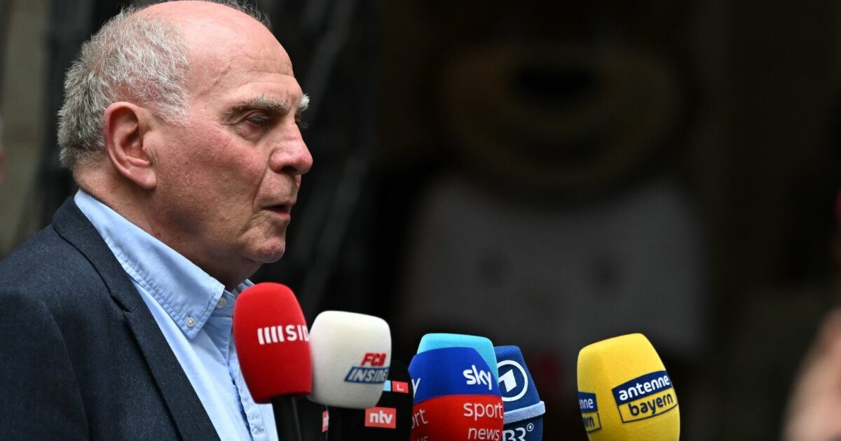 Uli Hoeneß lobt den Bundestrainer für eine Personalentscheidung. (Archivbild)