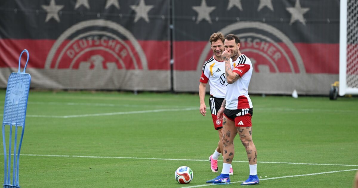 Joshua Kimmich und David Raum sorgen für Spaß im DFB-Camp.