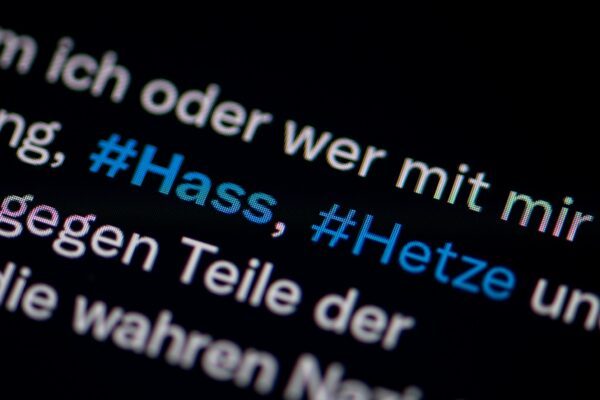 Fußballer beklagen Anfeindungen im Netz. (Symbolbild)