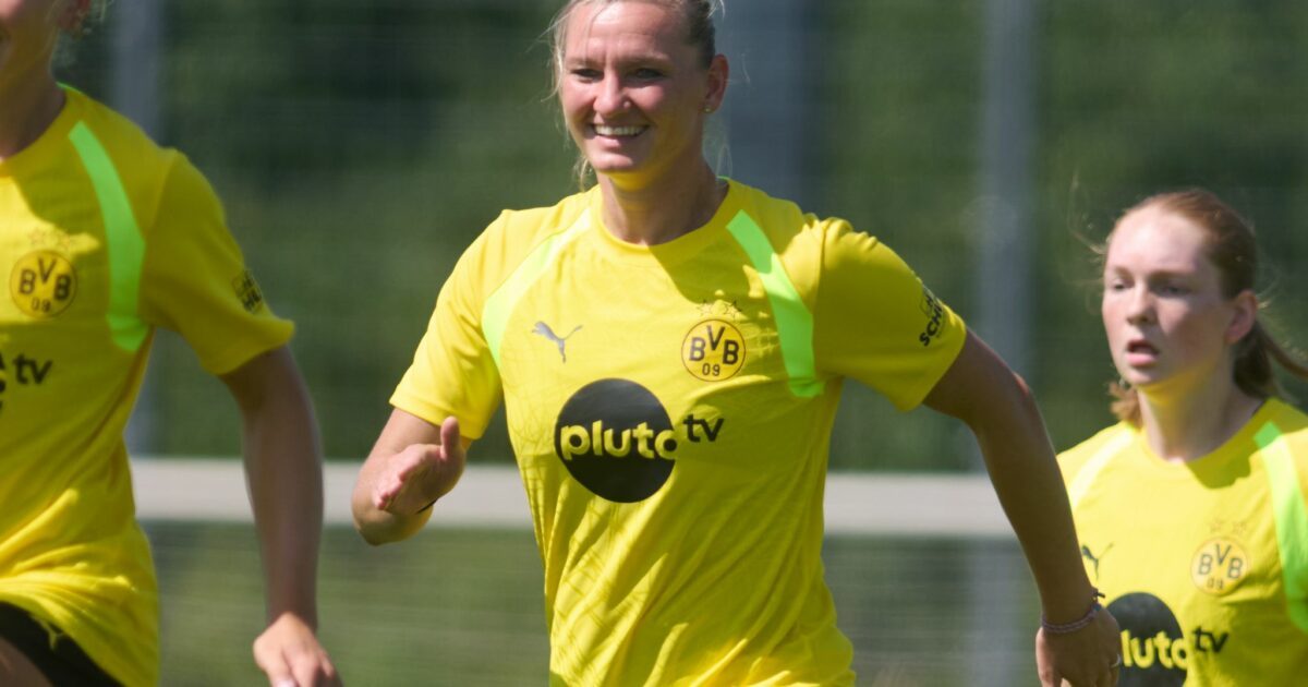 Alexandra Popp beim öffentlichen Trainingsauftakt der BVB-Frauen.