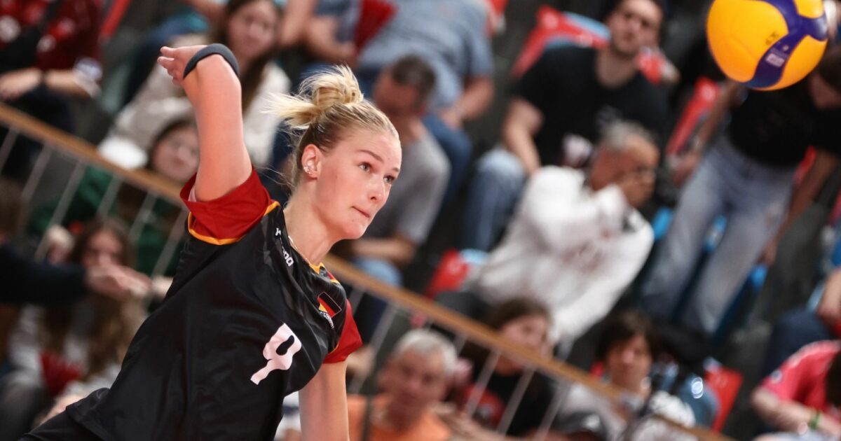 Die deutsche Volleyball-Nationalmannschaft um Lina Alsmeier feierte einen wichtigen Sieg. (Archivbild)