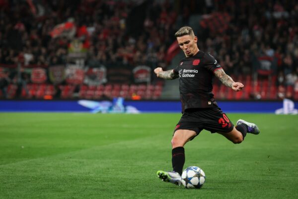 Alejandro Grimaldo verlässt Bayer Leverkusen nach drei Jahren. (Archivbild)