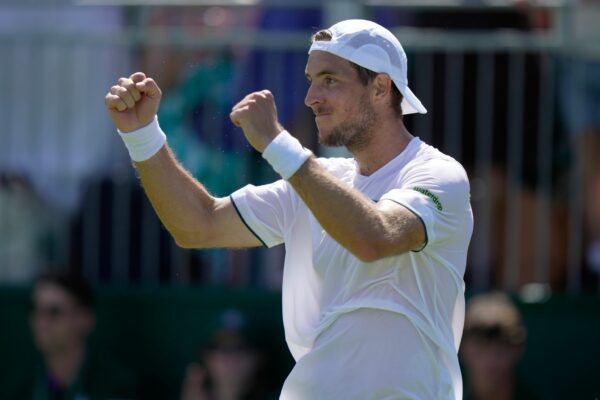 Jan-Lennard Struff jubelt über seinen Sieg.
