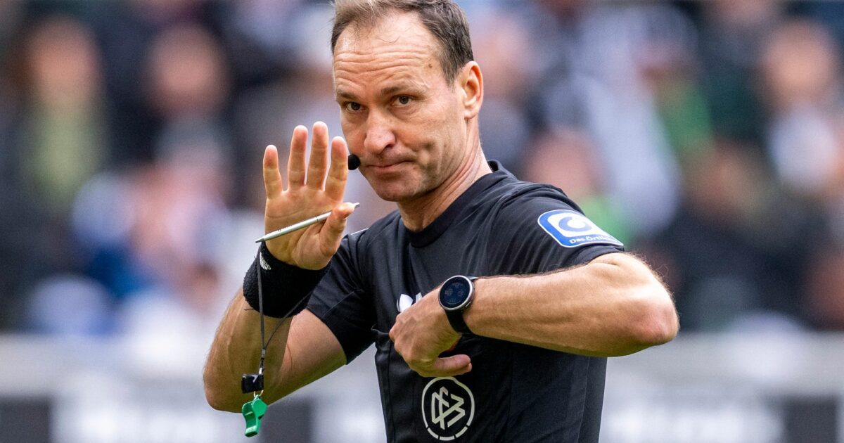 Bastian Dankert ist beim WM-Finale als Video-Assistent im Einsatz. (Archivbild)