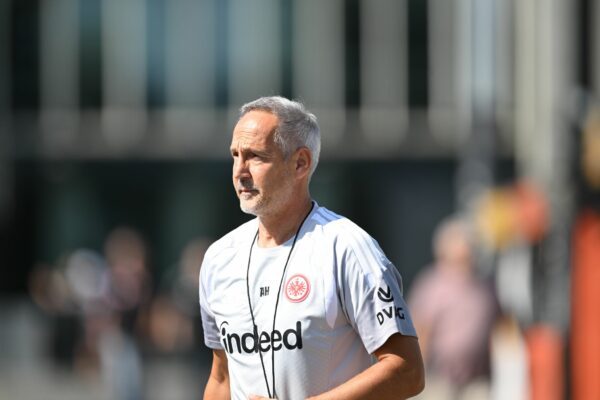 Eintracht-Trainer Adi Hütter hat die Kapitänsfrage offen gelassen.