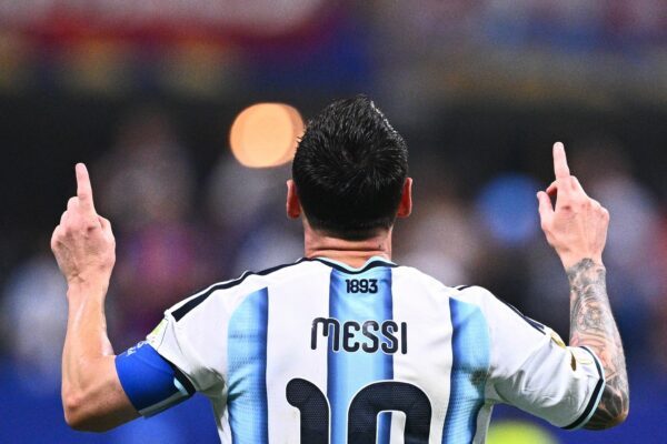 Lionel Messi nach seinem Tor zum 2:2.