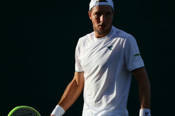 Jan-Lennard Struff muss den fünften Satz gegen US-Profi Brandon Nakashima am Donnerstag spielen.