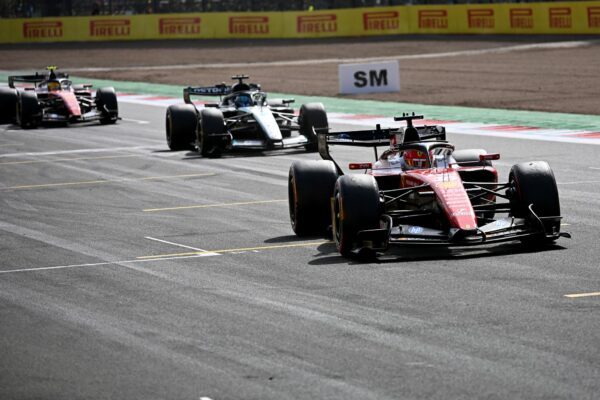 Charles Leclerc bleibt in Silverstone cool.