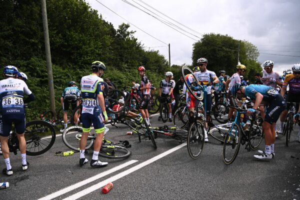 Immer wieder kommt es bei der Tour de France zu Massenstürzen. (Archivbild)
