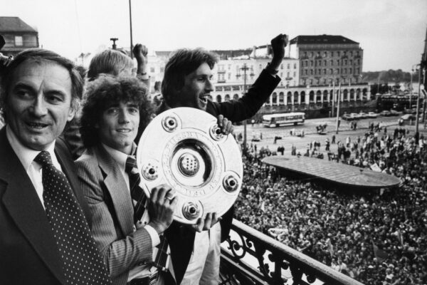 Kevin Keegan nach dem Gewinn der Meisterschaft mit dem HSV