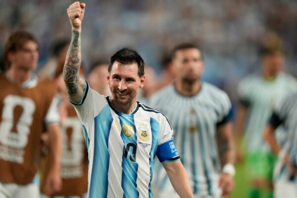 Lionel Messi steht mit Argentinien im WM-Viertelfinale.