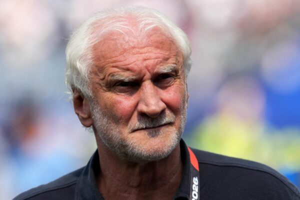 Aus Sicht von DFB-Sportdirektor Rudi Völler hat der Skandal um die aufgehobene Sperre von US-Spieler Folarin Balogun dem Fußball geschadet. (Archivbild)