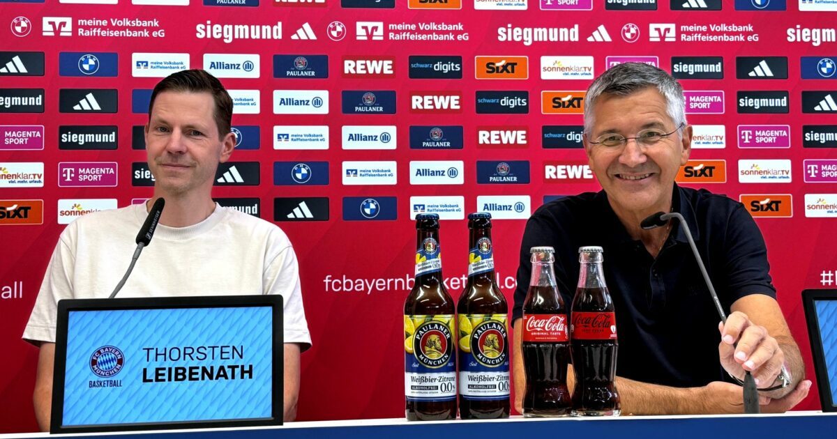 Bayern-Präsident Herbert Hainer (r) sieht einen besonderen Wert des FC Bayern für die NBA Europe.