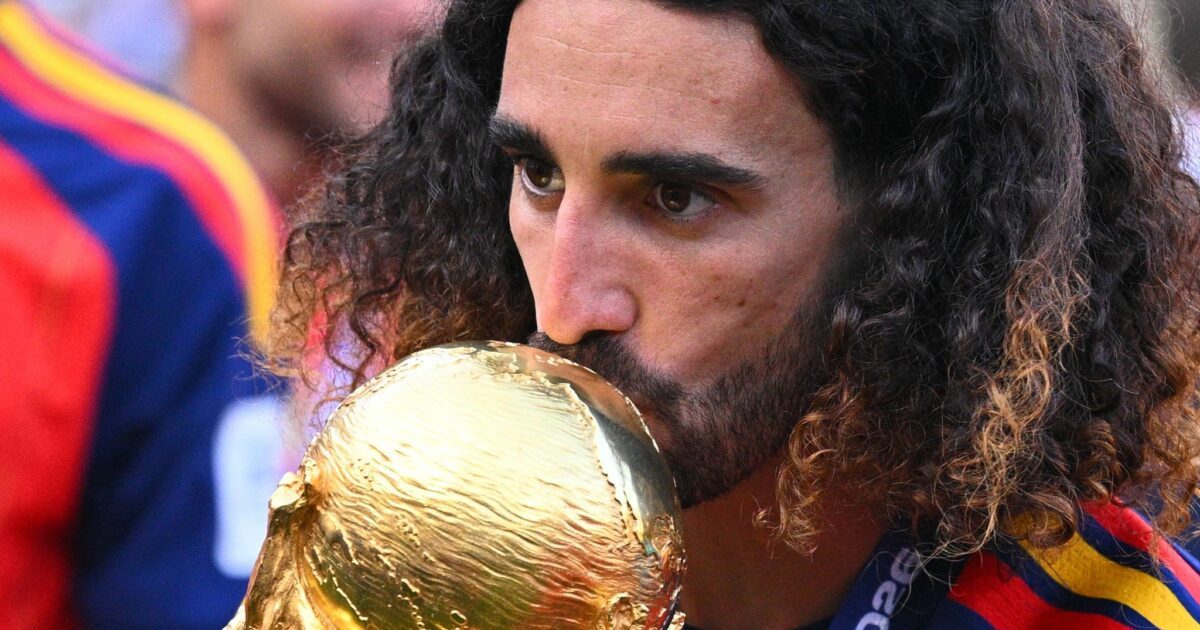 Spaniens Weltmeister Marc Cucurella hat sich ein Tattoo seines Trainers auf den Arm stechen lassen. (Archivbild)