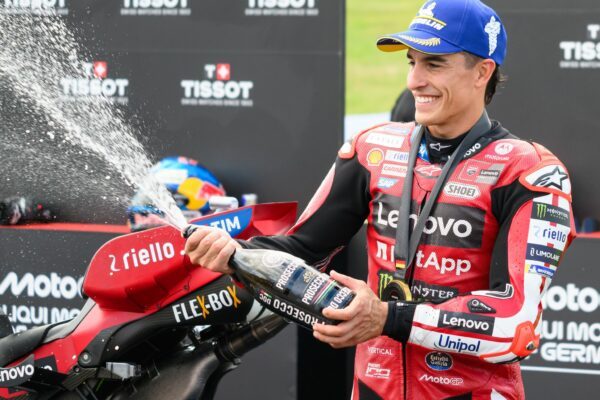 Jubelt einmal mehr am Sachsenring: Marc Márquez