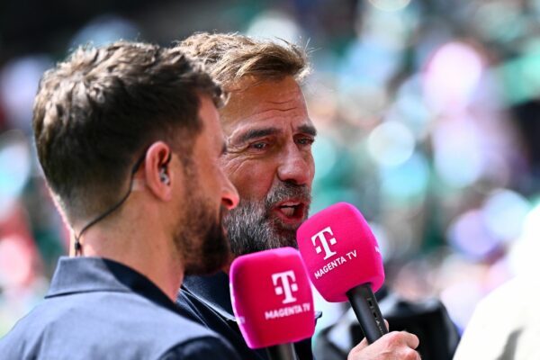 Für Thomas Müller (l) wäre eine Verpflichtung von Jürgen Klopp auch langfristig eine große Chance für den deutschen Fußball. (Archivbild)
