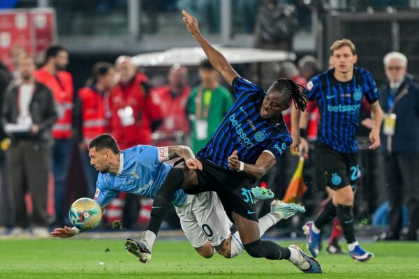 Yann-Aurel Bisseck hat seinen Vertrag bei Inter Mailand verlängert. (Archivbild)
