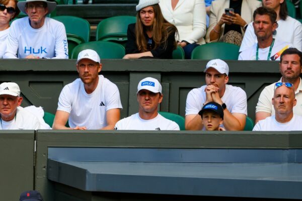 Die Box von Alexander Zverev: Ganz links sitzt der Vater.