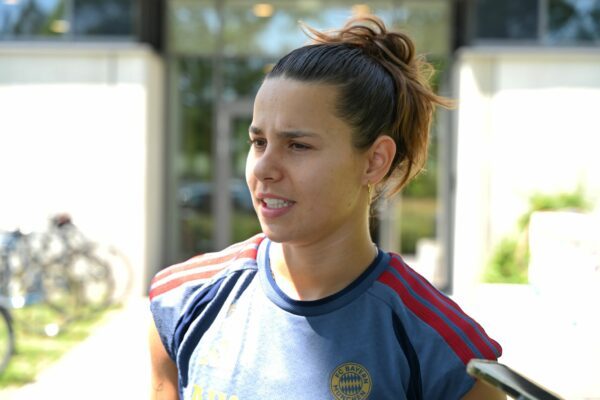 Will bald wieder ganz ins Training einsteigen: Bayern-Nationalspielerin Lena Oberdorf.