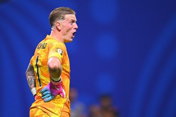 Englands Nationaltorhüter Jordan Pickford hatte umsonst einen Spickzettel fürs Elfmeterschießen vorbereitet.