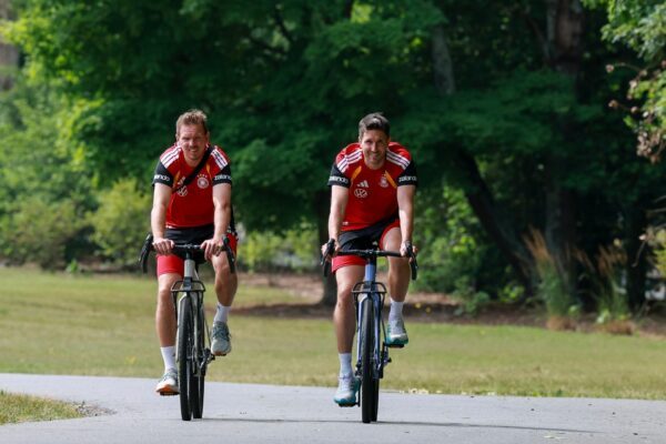 Julian Nagelsmann ist gerne in seiner Freizeit mit dem Fahrrad unterwegs. (Archivbild)